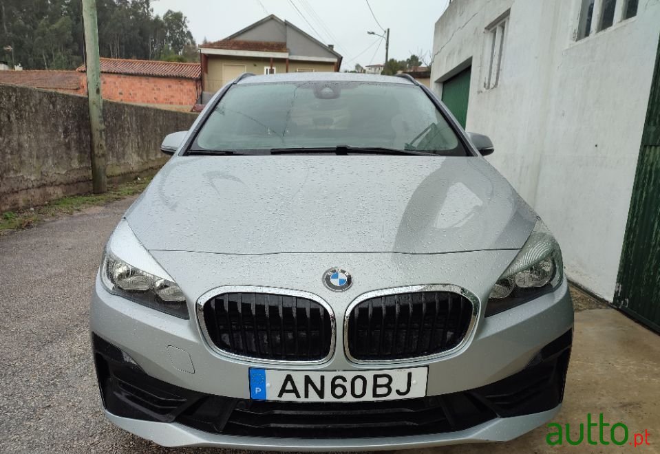 2019' BMW 225Xe Active Tourer photo #4