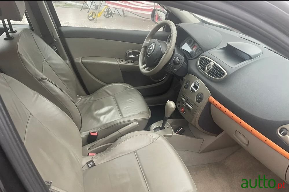 2006' Renault Clio 1.6 16V Initiale Aut. photo #5
