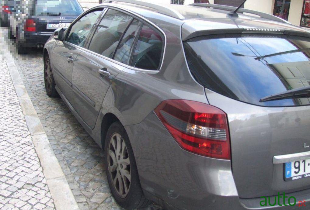 2010' Renault Laguna Break photo #1