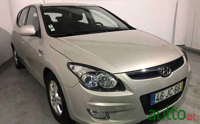 2010' Hyundai I30 1.6 Crdi Blue Comfort photo #2