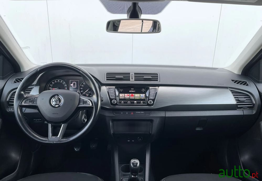 2015' Skoda Fabia 1.4 Tdi Style photo #4