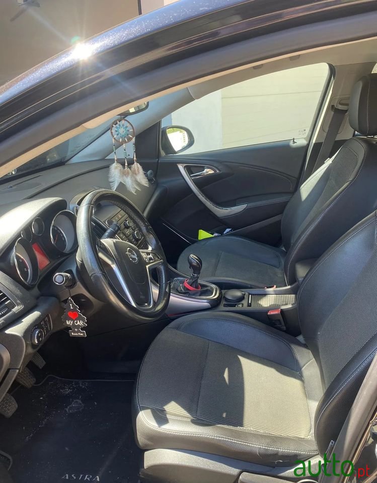 2010' Opel Astra 1.3 Cdti Cosmo photo #6