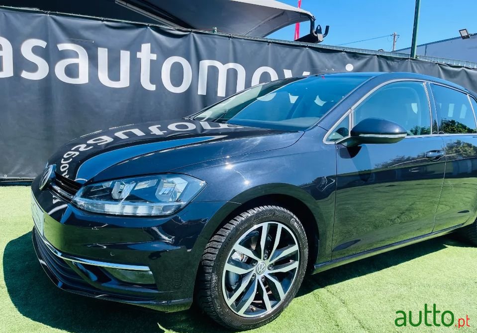 2018' Volkswagen Golf photo #3