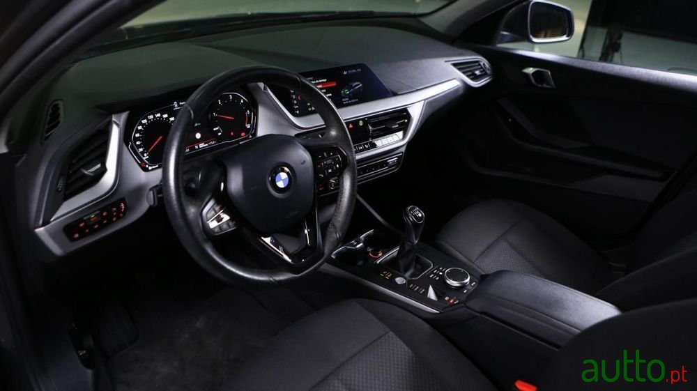2020' BMW Série 1 D Advantage photo #3