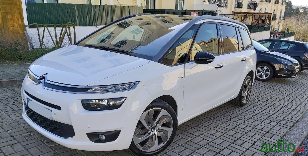 2015' Citroen C4 Grand Picasso photo #2