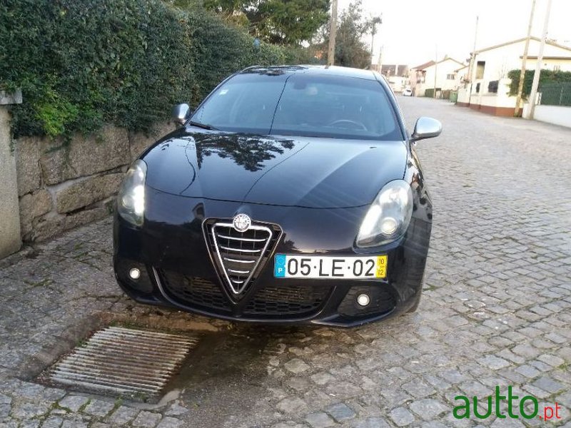 2010' Alfa Romeo Giulietta photo #2