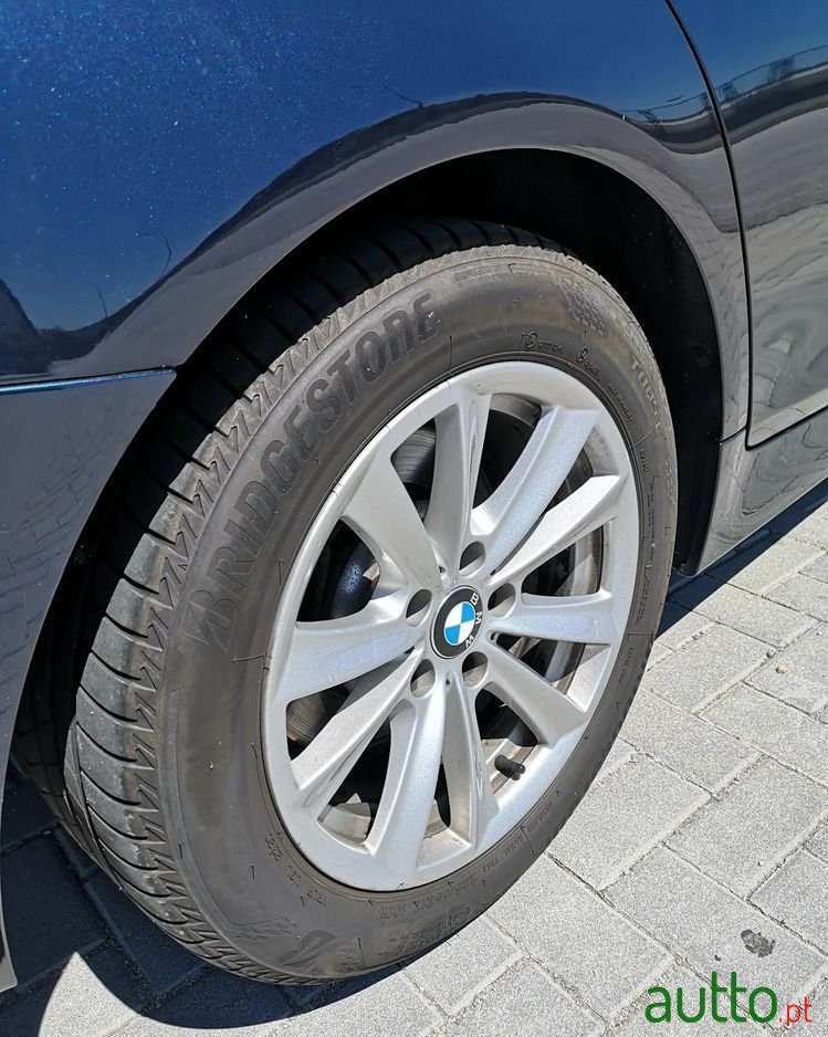 2012' BMW 520 Gran Turismo photo #5