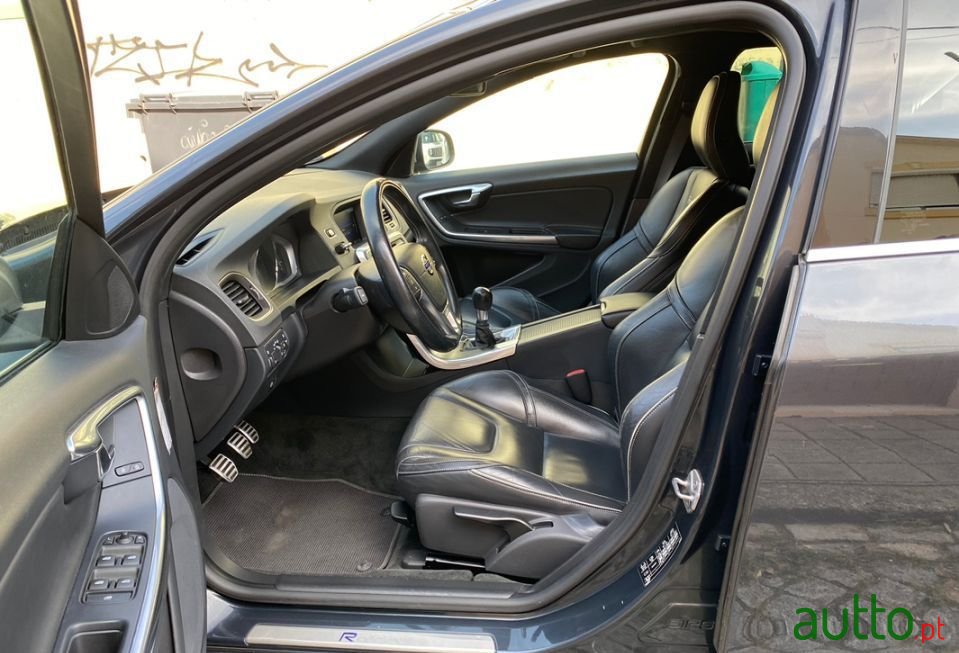 2014' Volvo V60 photo #6