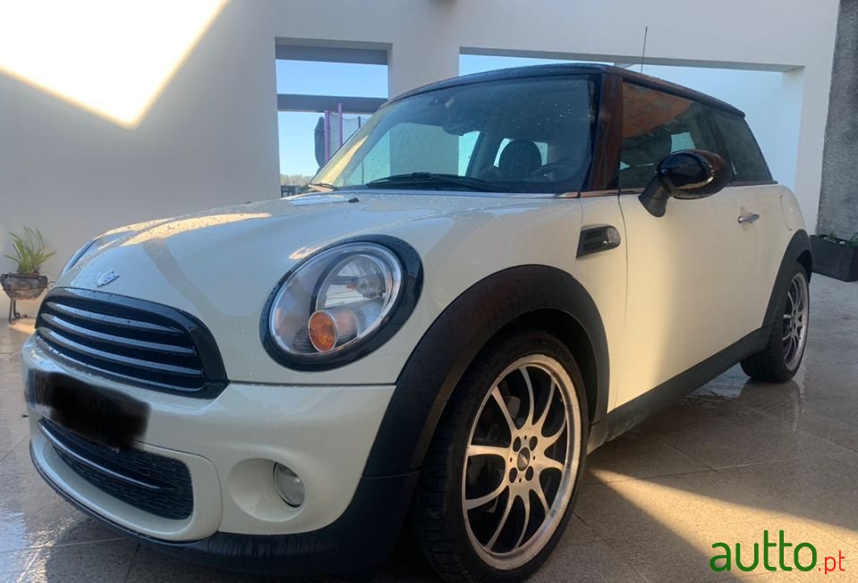 2011' MINI Cooper photo #3