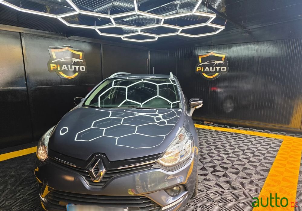 2020' Renault Clio Sport Tourer photo #4
