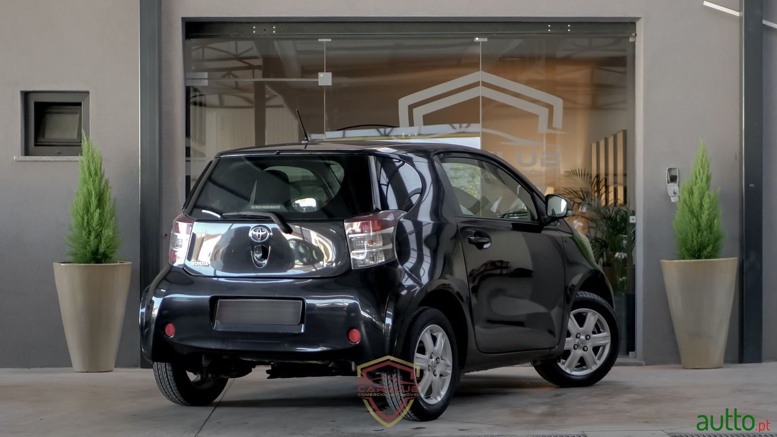 2010' Toyota iQ photo #4