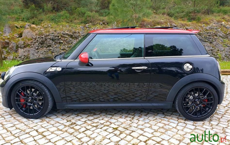 2011' MINI John Cooper Works photo #1