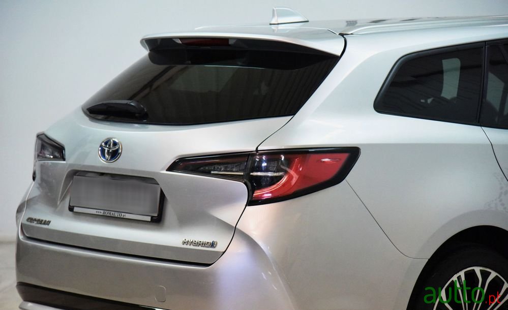 2019' Toyota Corolla Touring Sports photo #6