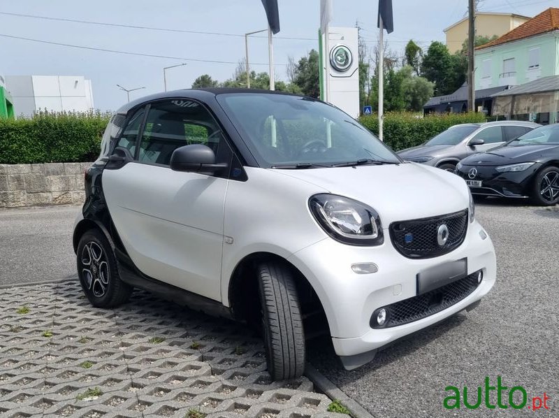 2020' Smart Fortwo Electric Drive Passion photo #2