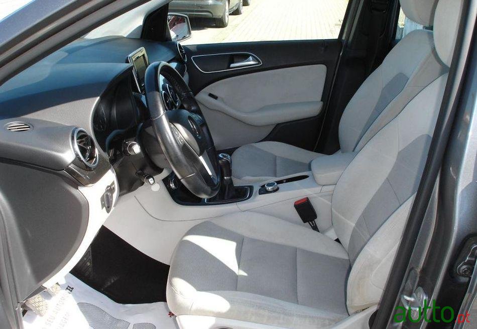 2012' Mercedes-Benz B-180 Cdi photo #2