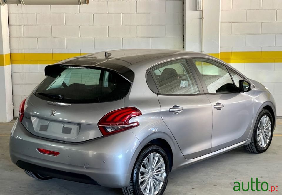 2019' Peugeot 208 photo #3