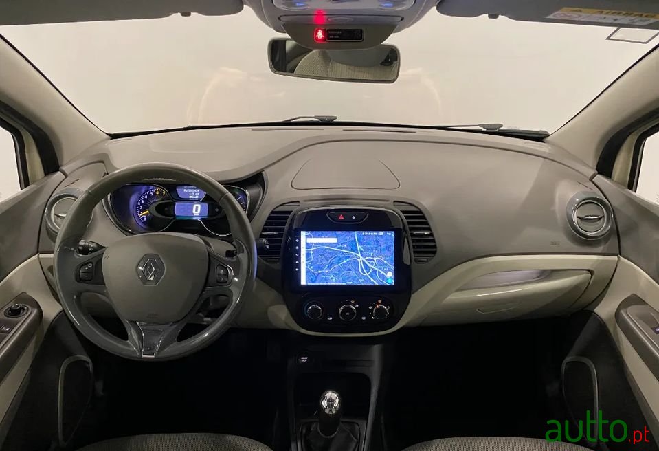 2015' Renault Captur photo #5