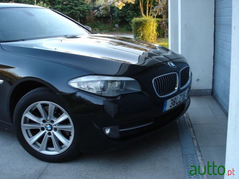 2011' BMW 520 photo #3