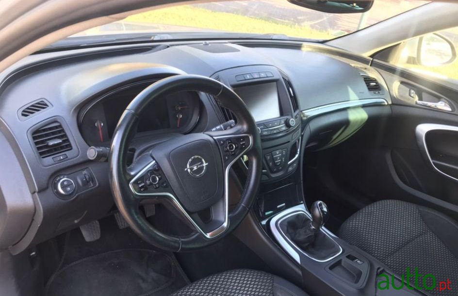 2014' Opel Insignia Sports Tourer Sw photo #4