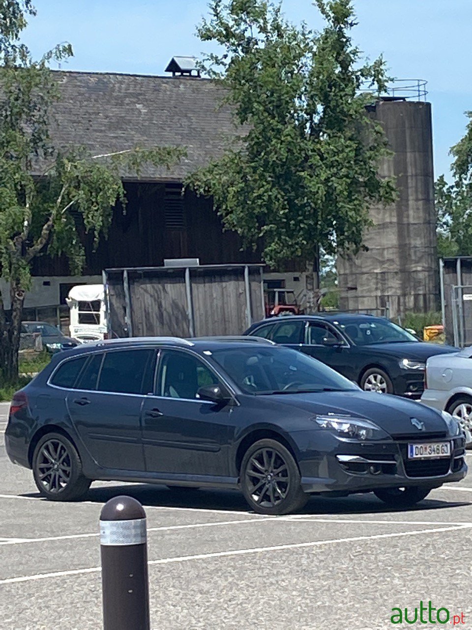 2012' Renault Laguna photo #1