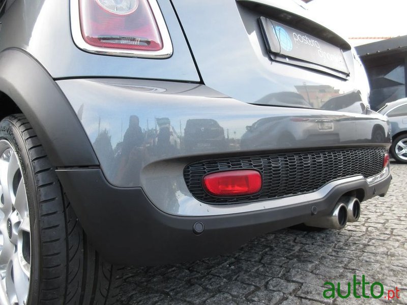 2009' MINI Cabrio Cooper S photo #4