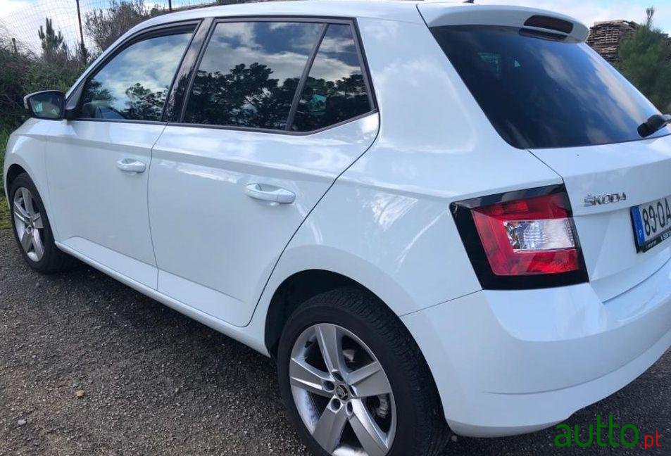 2015' Skoda Fabia photo #2