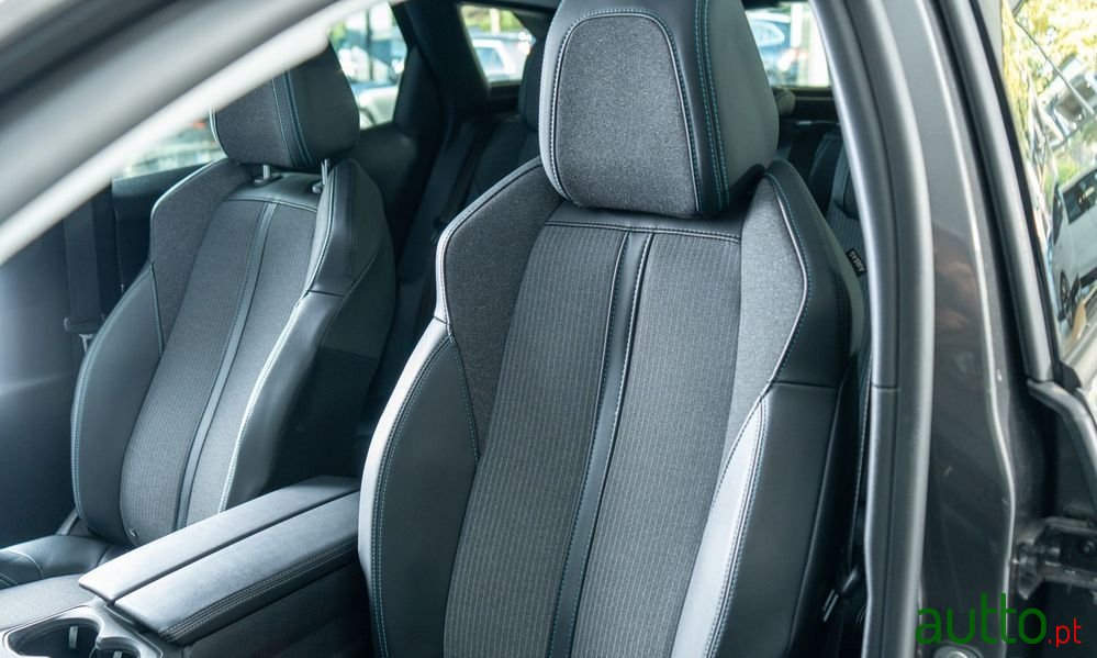 2021' Peugeot 3008 photo #6