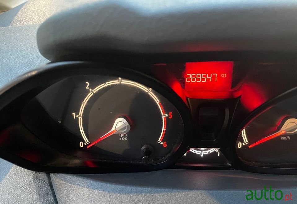 2011' Ford Fiesta photo #1