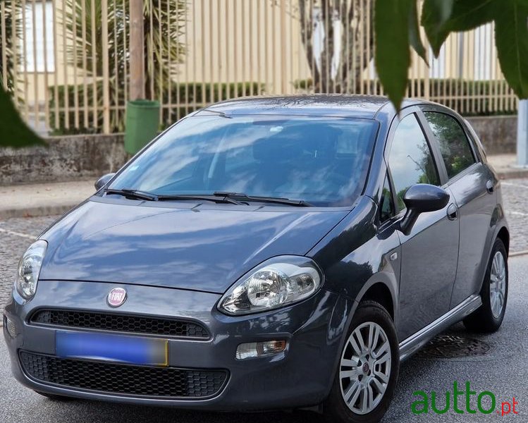 2014' Fiat Punto 1.2 Young S&S photo #1