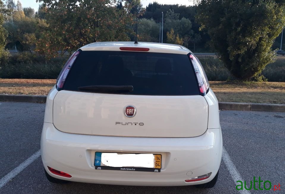 2014' Fiat Punto photo #2