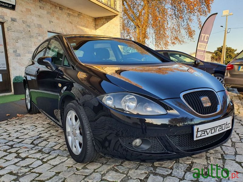 2007' SEAT Leon photo #2