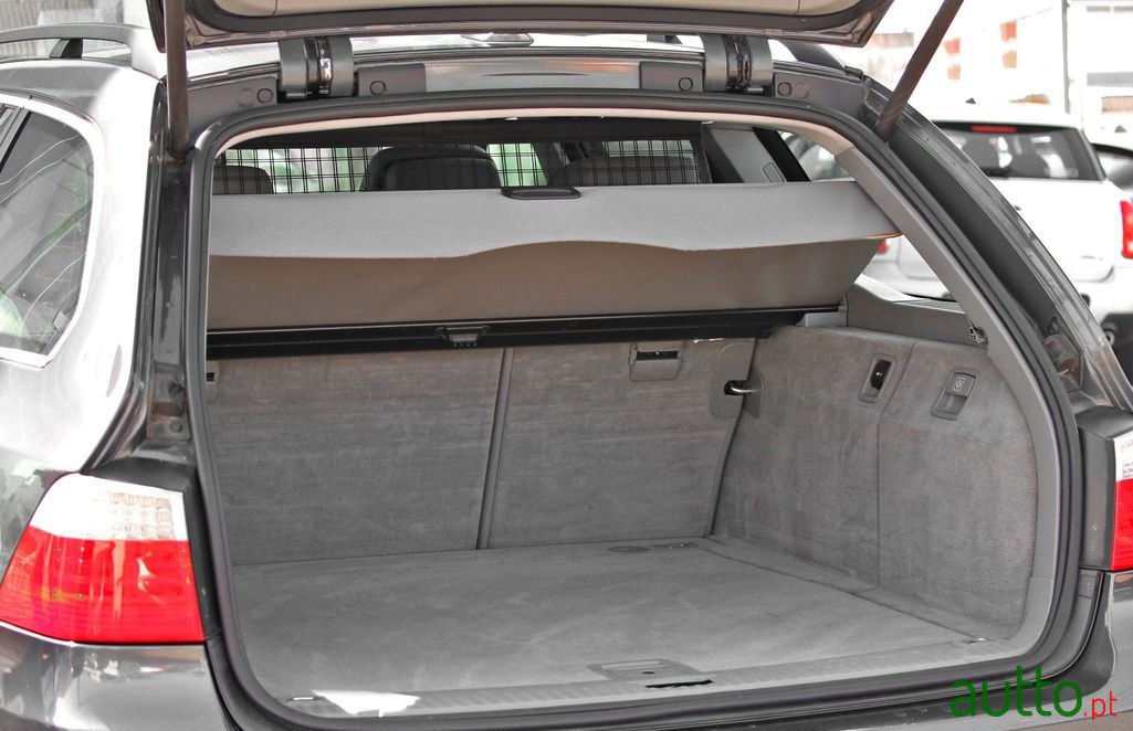 2008' BMW 520 photo #4