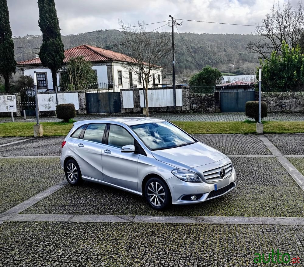 2015' Mercedes-Benz Classe B photo #1