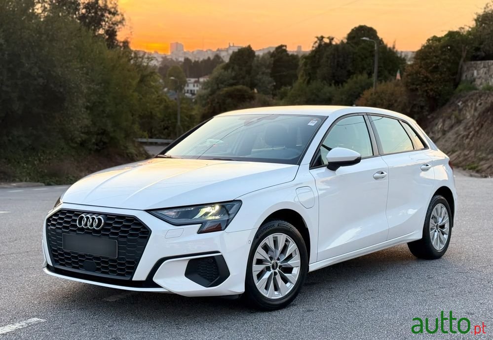 2022' Audi A3 Sportback photo #1