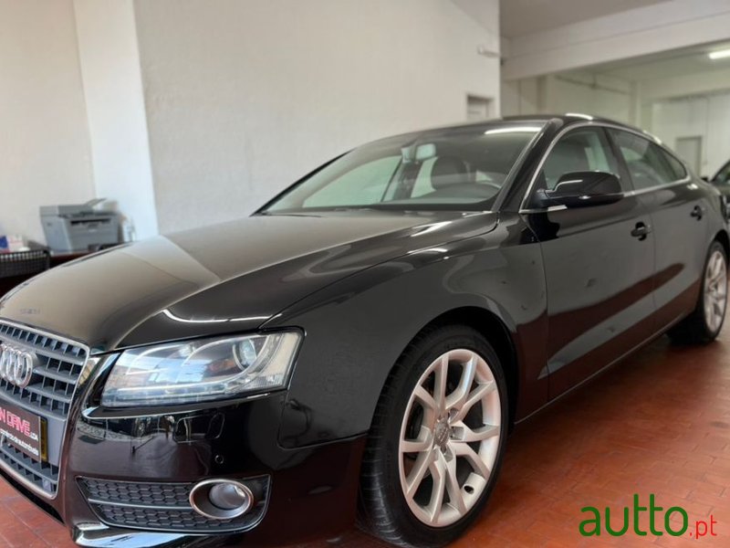 2011' Audi A5 Sportback photo #2