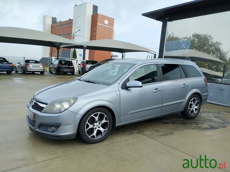 2005' Opel Astra Caravan photo #3