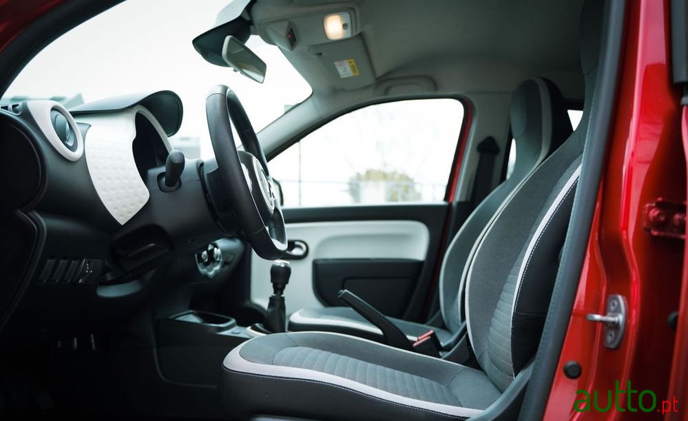 2020' Renault Twingo 1.0 Sce Zen photo #5