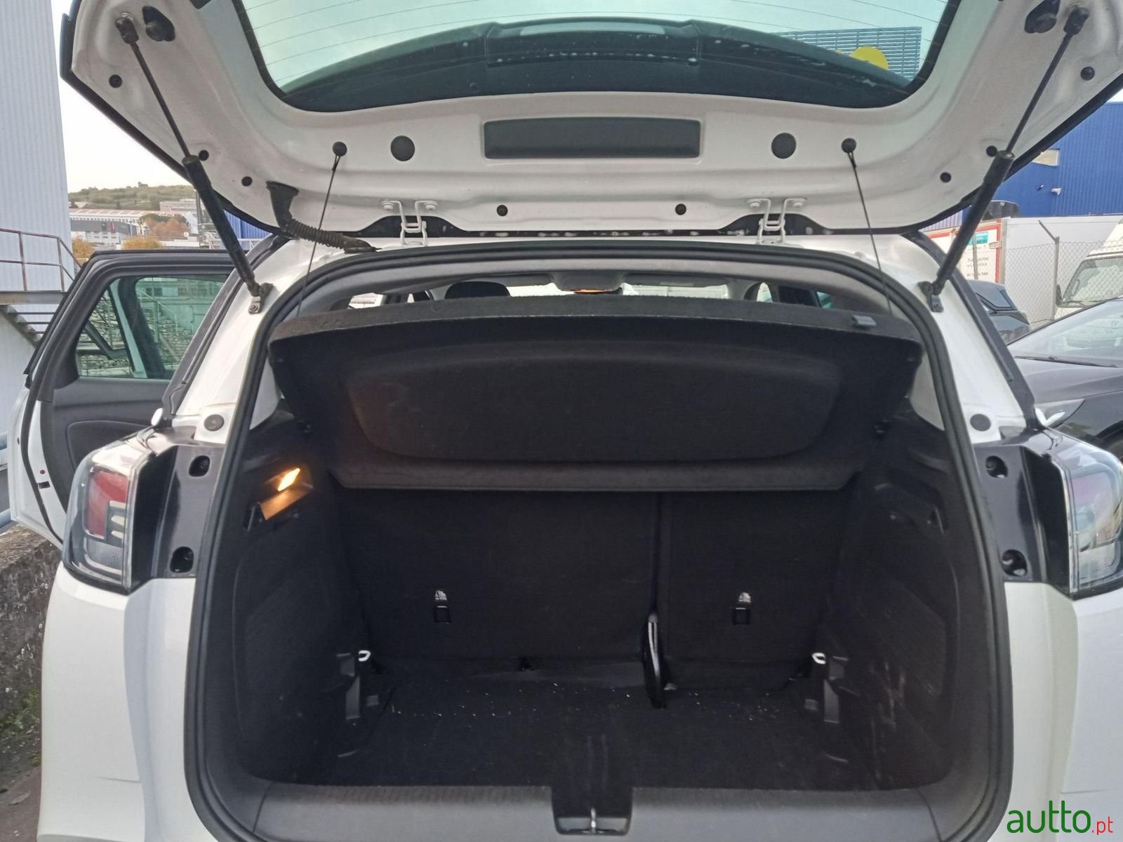 2022' Opel Crossland photo #2