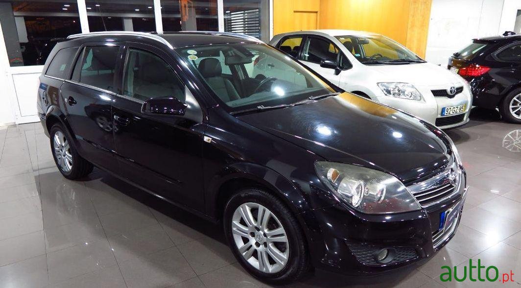 2008' Opel Astra Caravan photo #3