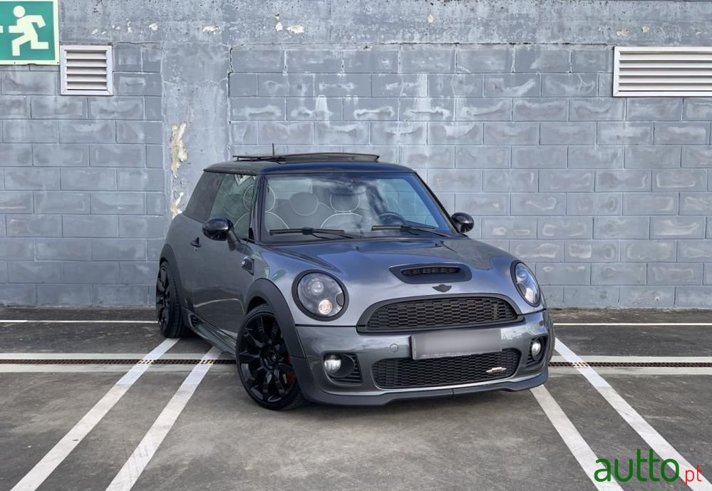 2009' MINI John Cooper Works photo #2