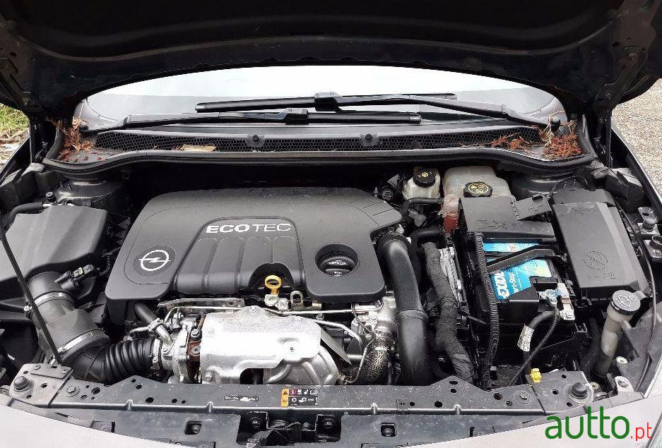 2014' Opel Astra Sport Tourer photo #3