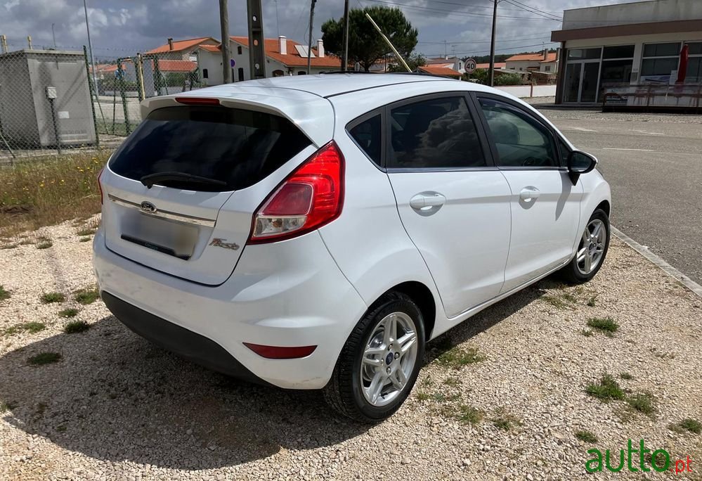 2015' Ford Fiesta photo #3