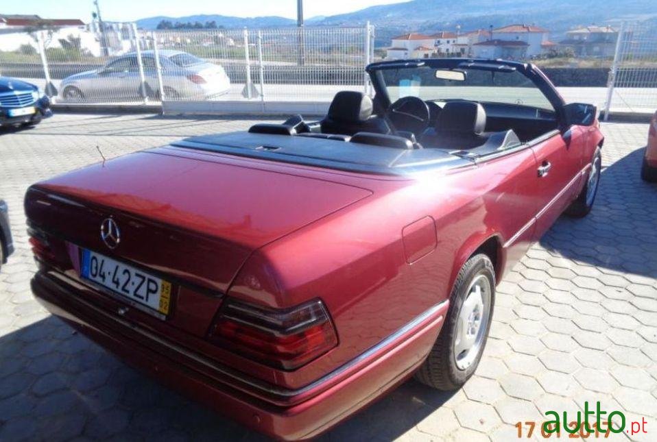 1995' Mercedes-Benz E-220 photo #1