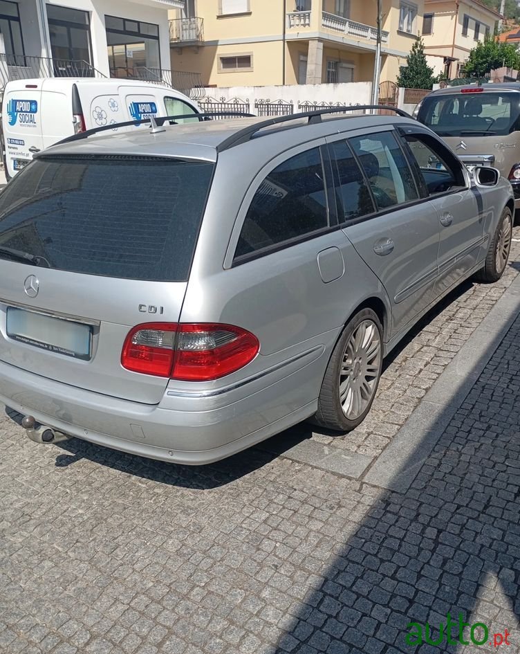 2007' Mercedes-Benz Classe E photo #2