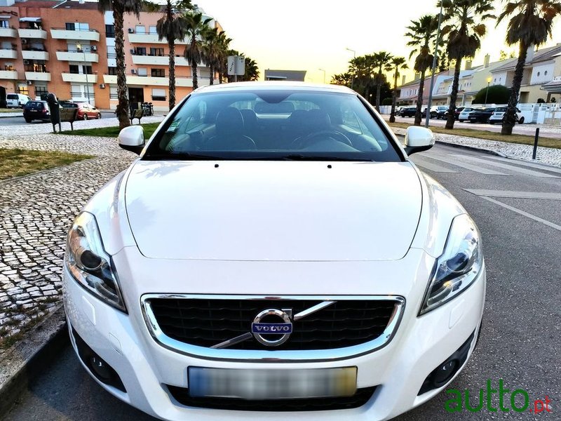 2011' Volvo C70 D3 Momentum photo #2