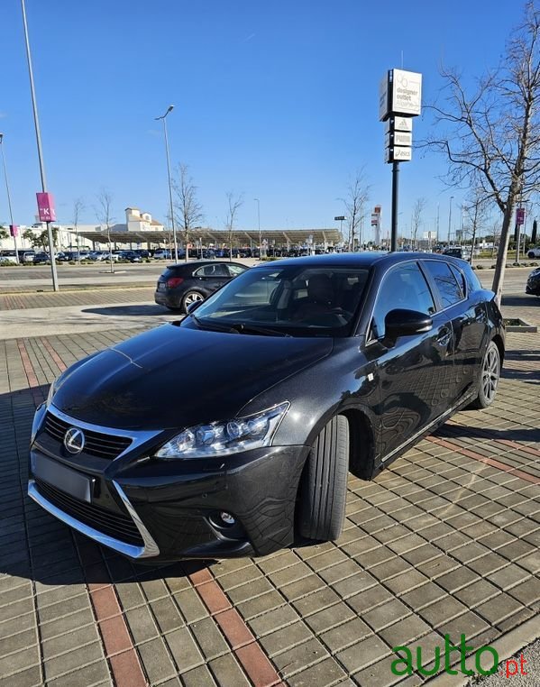 2015' Lexus CT 200h Sport Edition photo #1