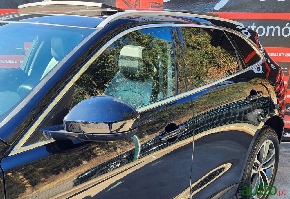 2017' Jaguar F-Pace 2.0 I4D R-Sport photo #4