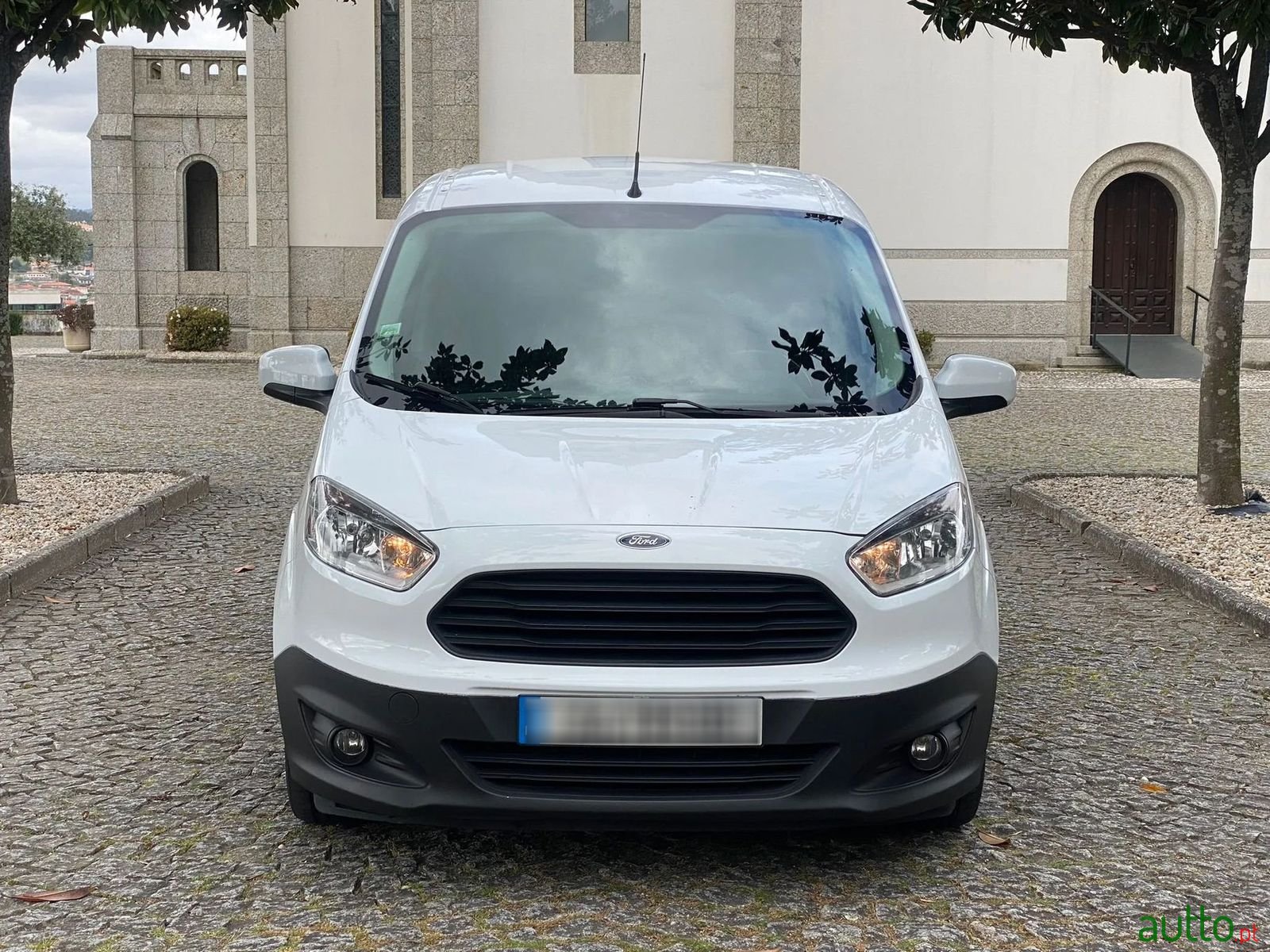 2017' Ford Courier photo #2