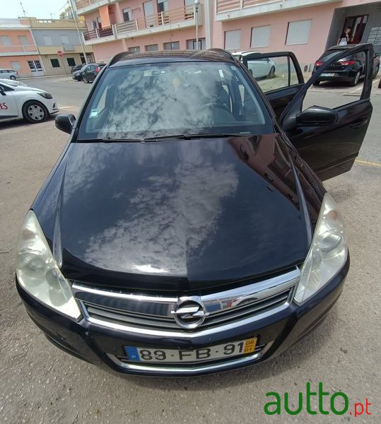 2008' Opel Astra Caravan photo #1