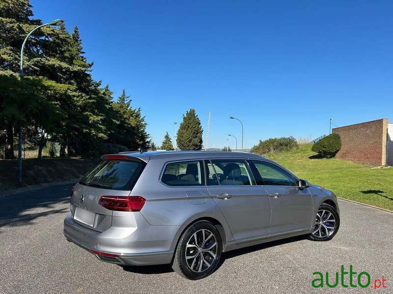 2019' Volkswagen Passat Variant photo #5